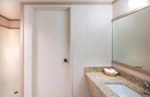 Telluride Hotel | Riverside Hotel Room at the Affordable Mountainside Inn