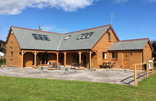 Old Cleeve Cottage | RIVERSIDE LODGE, pet friendly, character holiday cottage in Washford