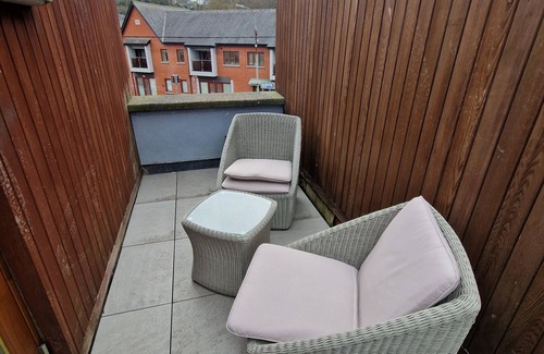 Chapelizod Apartment | Riverside modern gem in Dublin