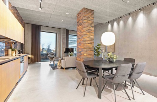 Aarhus C Apartment | Riverside New-Yorker Residence