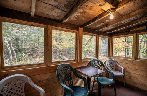Lincoln Cabin | RIVERSIDE RELAXATION: The Moose Antler at the PEMICABINS