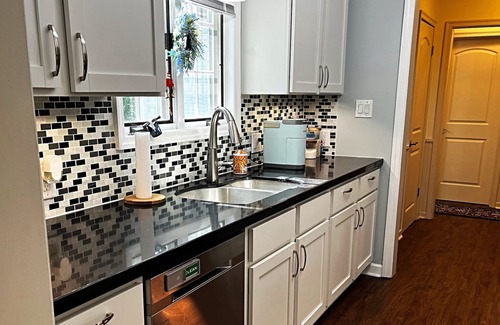 South Bend House | Riverside Retreat: cozy home in close proximity to Notre Dame! Sleeps 6!