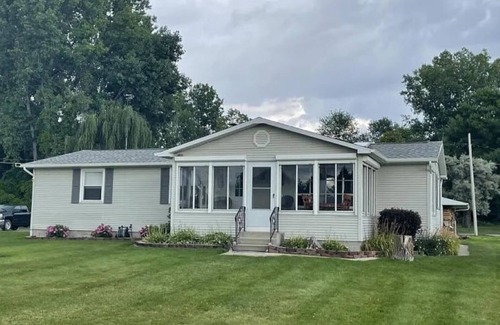 Au Gres House | Riverside Retreat on the Au Gres River – Your Perfect Getaway!