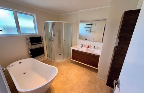 Whangarei House | Riverside Retreat – Spacious 4 Bedroom Home Just Minutes from the City Centre