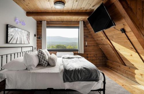Rileyville House | Riverside Rose Cabin: Luxe*LogCabin*MtnView*Sleeps12*Secluded*Shenandoah
