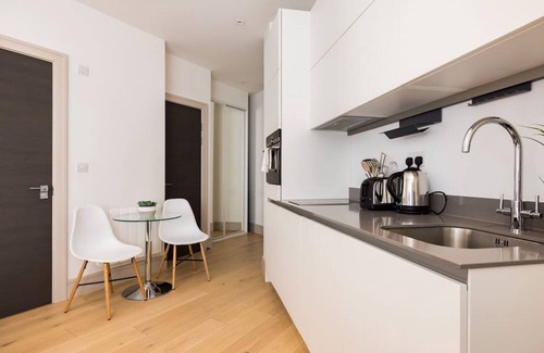 Grove Apartment | Riverside Studio Flat in Kingston