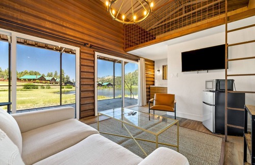Springerville Cabin | Riverside Suite Casita 1
