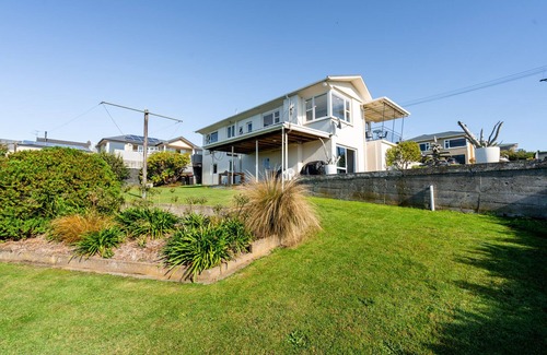 Riverton House | ★Riverton Views has Spectacular Views!★Beach/Township 2 mins★Wifi★