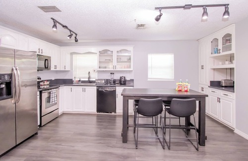 Riverview House | Riverview 2 BD - HUGE yard Pet Friendly!
