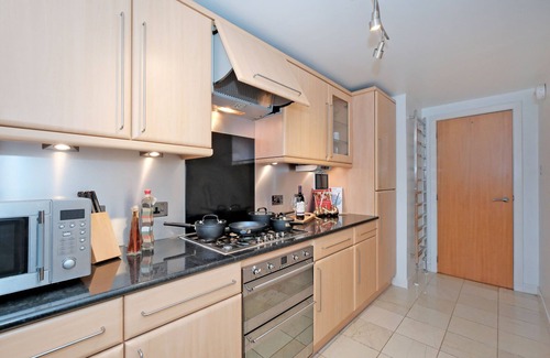 Central Aberdeen Apartment | RiverView-2Br-Sleeps4-CityCentre-Parking-FastWiFi