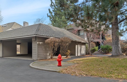 Century West Condo | RiverView Hideaway – Trip for 2!