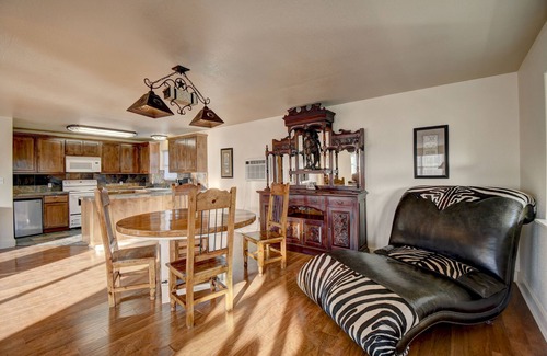 Ingram House | Riverview House, Upper Unit, 1BR/1BA, Sleeps 4, Two Balconies, Big Living Room