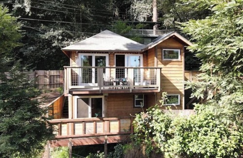 Monte Rio Cabin | Riverview Treehouse with Hot Tubnn