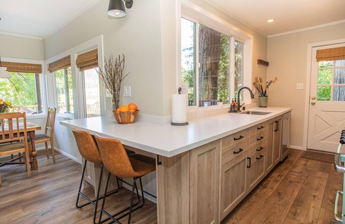 Monte Rio House | Riverwood Cottage - Riverfront with Hot Tub, River Access