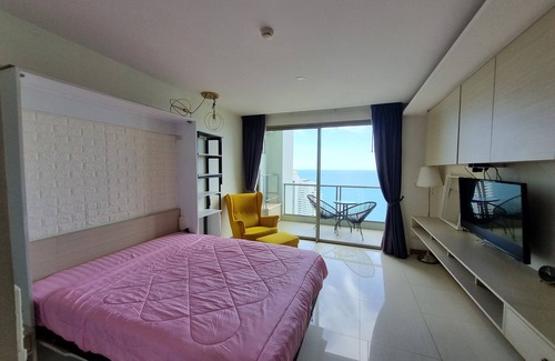 South Pattaya Condo | Riviera Jomtien Large Penthouse Studio Uninterrupted Seaview 5 Star Facilities