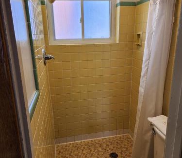 Erie Hotel | Riviera Motel