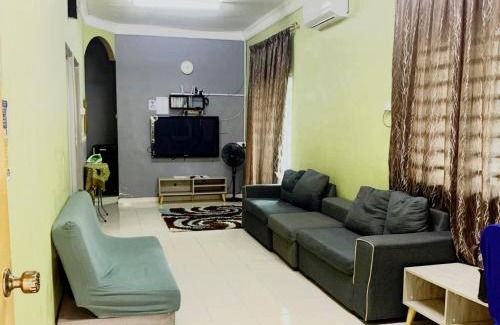 Sungai Siput House | RIZQI HOMESTAY Sungai Siput with Wifi! Islamic Guest Only!