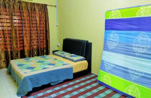 Sungai Siput House | RIZQI HOMESTAY Sungai Siput with Wifi! Islamic Guest Only!