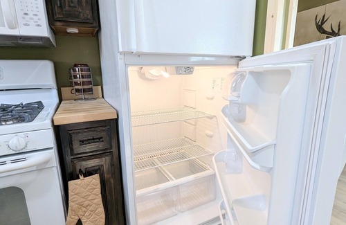Hatch House | Rizzo's River Run - 2 bed, 1 bath Full Guest House