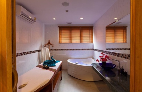 Sam Phran Hotel | RK Riverside Resort & Spa