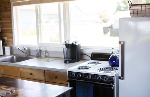 Sequim Cottage | Rm 4 Sequim lavender · 4-Water View-Beach access-Sequim's Lavender Room