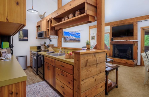 Teton Pines Condo | RMR: Hawthorne 222 Condo in The Aspens/Wilson,WY