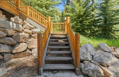 Wilson Cabin | RMR: Moose Brush Guest Cabin in Wilson,WY