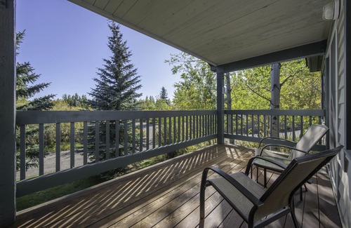 Moose Wilson Road House | RMR: Remodeled Townhouse in The Cove of The Aspens!