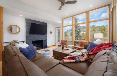 Moose Wilson Road Apartment | RMR: Windflower 2121 Condo in The AspensWilsonWY