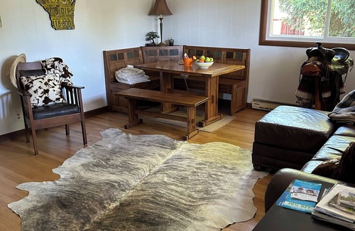 Ephraim Cottage | Road Taken Authors Retreat: 2-bedroom cottage in Ephraim with WiFi, AC