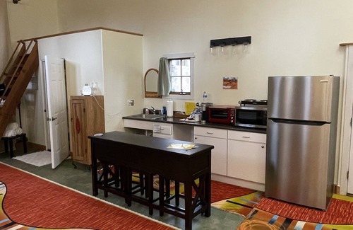 Los Ranchos de Albuquerque Apartment | Roadrunner RV Studio @ SantuaRio Grande - Fun & Spacious Studio+Kitchenette