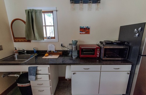 Los Ranchos de Albuquerque Apartment | Roadrunner RV Studio @ SantuaRio Grande - Fun & Spacious Studio+Kitchenette