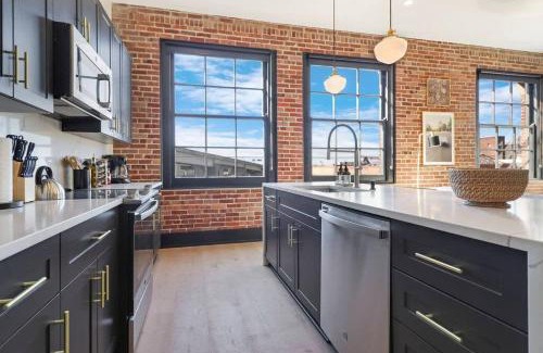 Arts/Warehouse District House | Roami at The Lola Near Bourbon St 3BR #46
