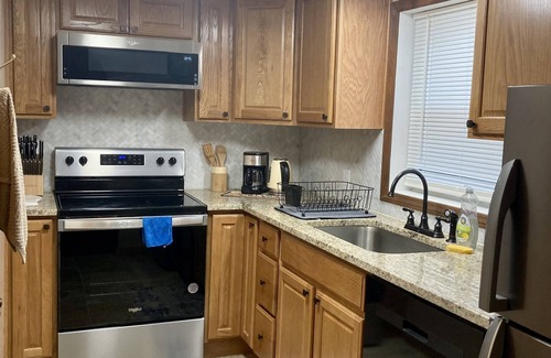 Roan Mountain House | Roan Vista Cottage: Hiker's Paradise. Minutes From Roan Mountain State Park.