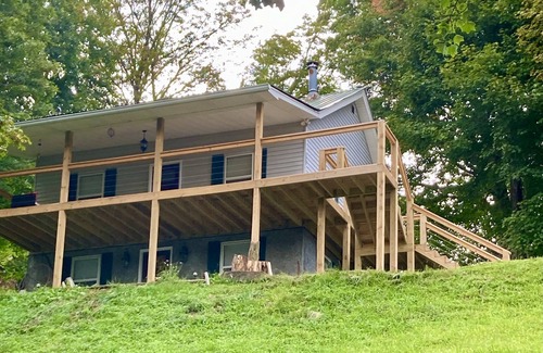 Roan Mountain House | Roan Vista Cottage: Hiker's Paradise. Minutes From Roan Mountain State Park.