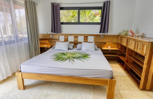 Jonesville Apartment | Roatan Infinity Pool and Ocean View Apartment