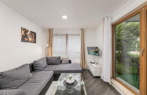 Weil der Stadt Apartment | Rob's Flat - Moderne 3-Zimmer-Ferienwohnung mit Terrasse, 6 Schlafplätzen, 2 Min S-Bahn, Weil der Stadt bei Stuttgart
