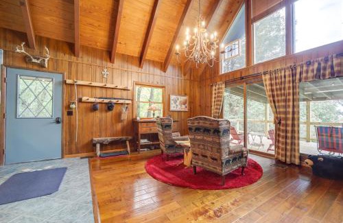 Robbinsville House | Robbinsville Vacation Rental with Covered Balcony