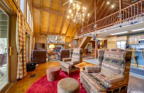 Robbinsville House | Robbinsville Vacation Rental with Covered Balcony