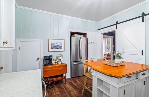 Washington House | Roberson House: Private Pool|Walk to Downtown|Sleeps 12