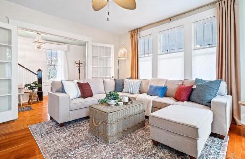 McCain House | Roberson House Private Pool Walk to DT Sleeps 12