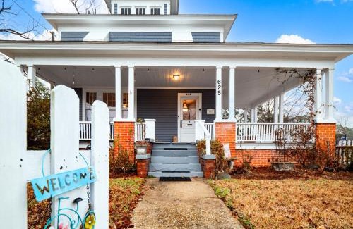 McCain House | Roberson House Private Pool Walk to DT Sleeps 12