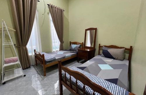 Taman Delima Ski Chalet | Robi Homestay