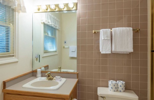 Canton House | Robin at Springdale: Resort Villa with Golf and Pool Access!