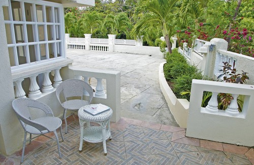 Holder's Hill Apartment | Robin's Nest - Great Value! St. James Apt. on West Coast