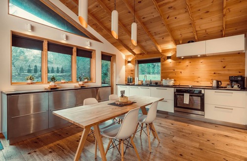 Weaverville Cabin | Robin's Nest Retreat in charming Weaverville
