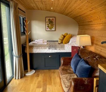 Foolow Apartment | Robin's Nest (Top Cabin)