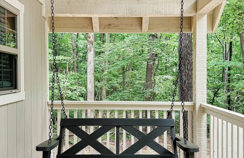 Fort Payne Cabin | ROBIN'S NEST - With Hot Tub - Relaxation awaits in the mountains!