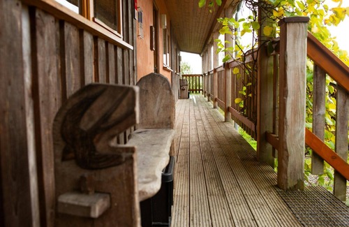 Lampeter Cottage | Robin's Perch Eco Lodge Apartment, Lampeter