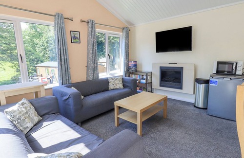 Troutbeck Cottage | ROBIN VIEW LODGE, pet friendly, with hot tub in Windermere